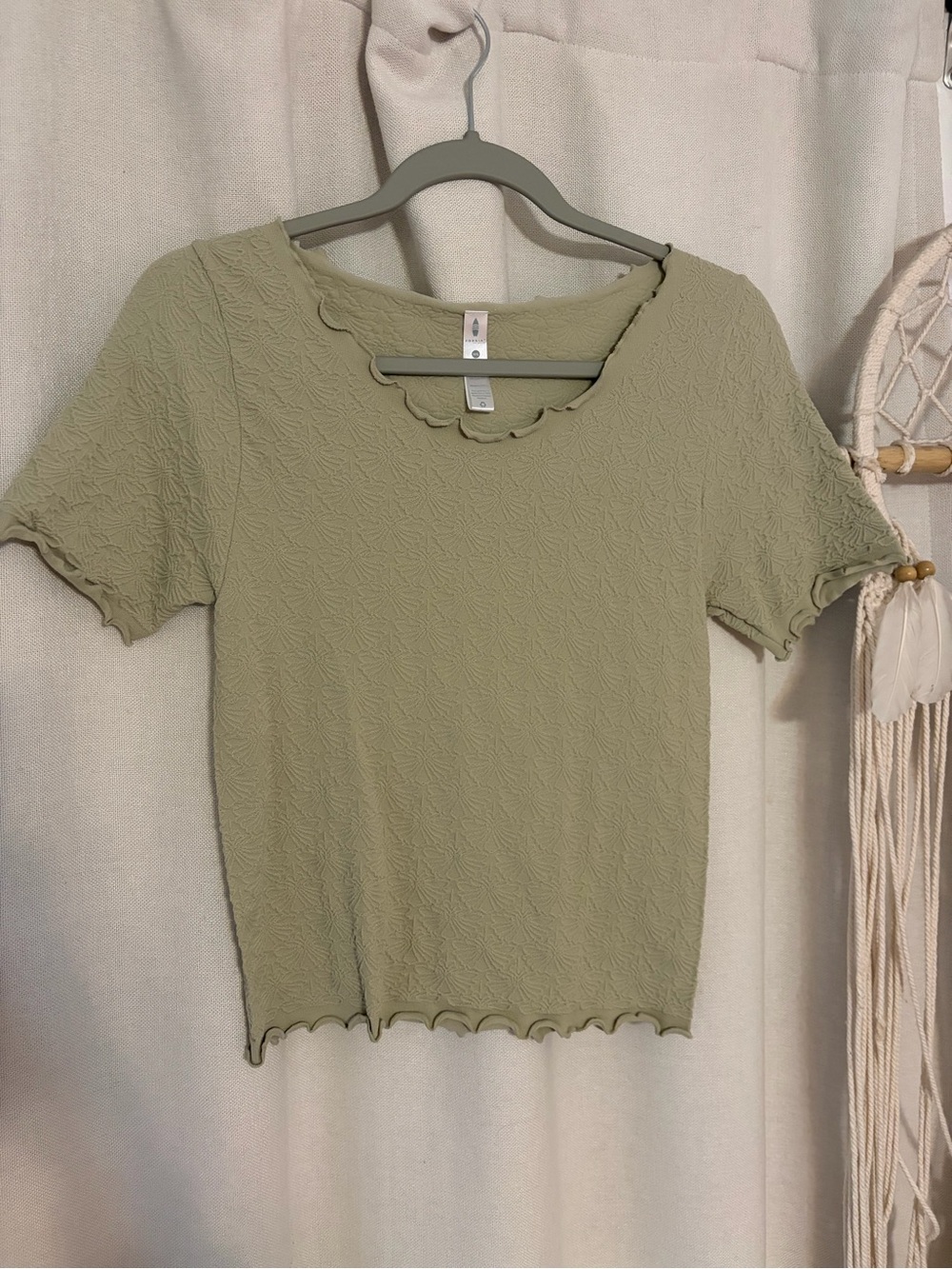 Scalloped Neck Short Sleeve Knit Top in Sage Green